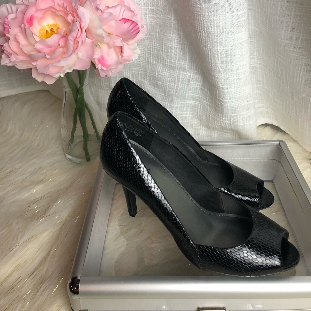 Black heels!!